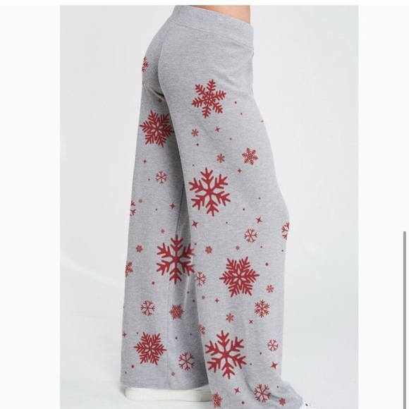 PHIL LOVE Snowflake 2 Piece Loungewear Set - Picture 4 of 5